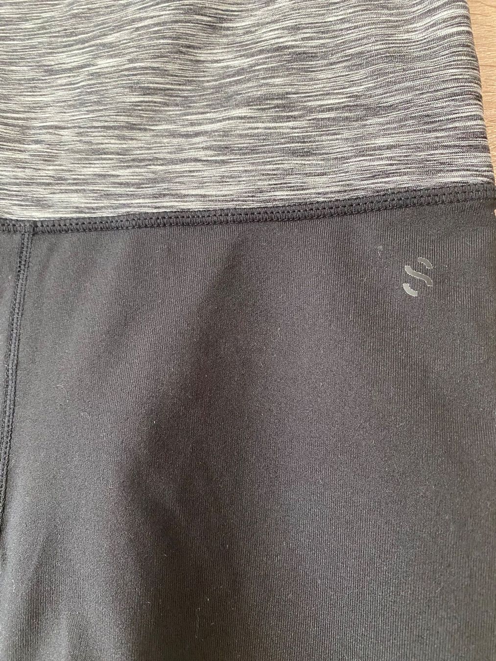 H&M Leggings: Short de sport noir – Usato da Montreux venduto da Izapechee 1