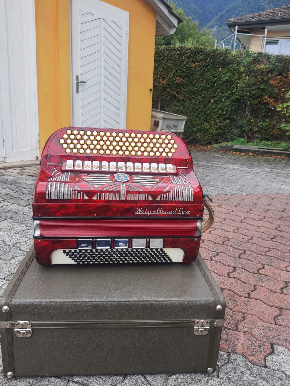 Strumenti musicali: accordéon chromatique 4 voix  – Usato da Pont-de-la-Morge venduto da Mirabelle0 2