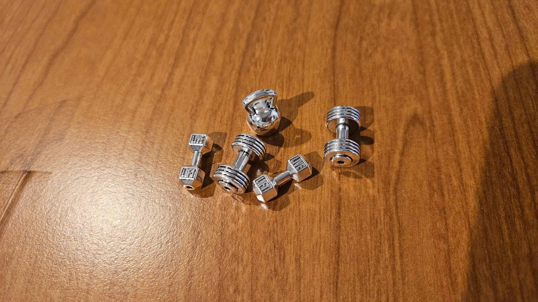 Ciondoli: Set charms/ciondoline pesi da palestra – Nuovo e nell'imballaggio originale da Melano venduto da H-Sara