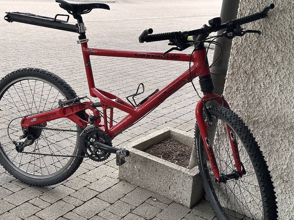 Cannondale Velos: Cannondale Super V 700 MTB – Gebraucht aus Meilen von simjaeg