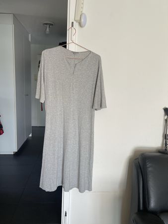 Jolie Robe COS gris  M comme neuve lisez les mesures 