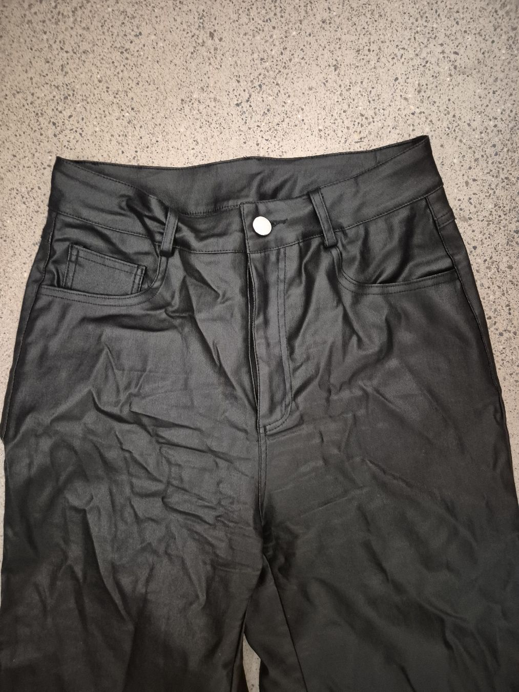 Pantaloni: Schwarze Hose in Lederoptik – Usato da Schlieren venduto da nat_76vd 1