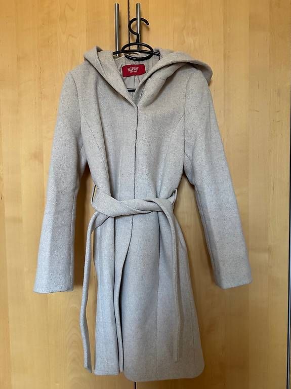 Esprit Cappotti: Damenmantel beige Esprit – Usato da Münchenstein venduto da mel_8bn2