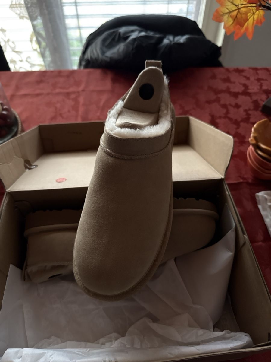 Ugg Chaussures femmes: Ugg neuve – Neuf avec emballage d'origine à Monthey par Jennfred85 2