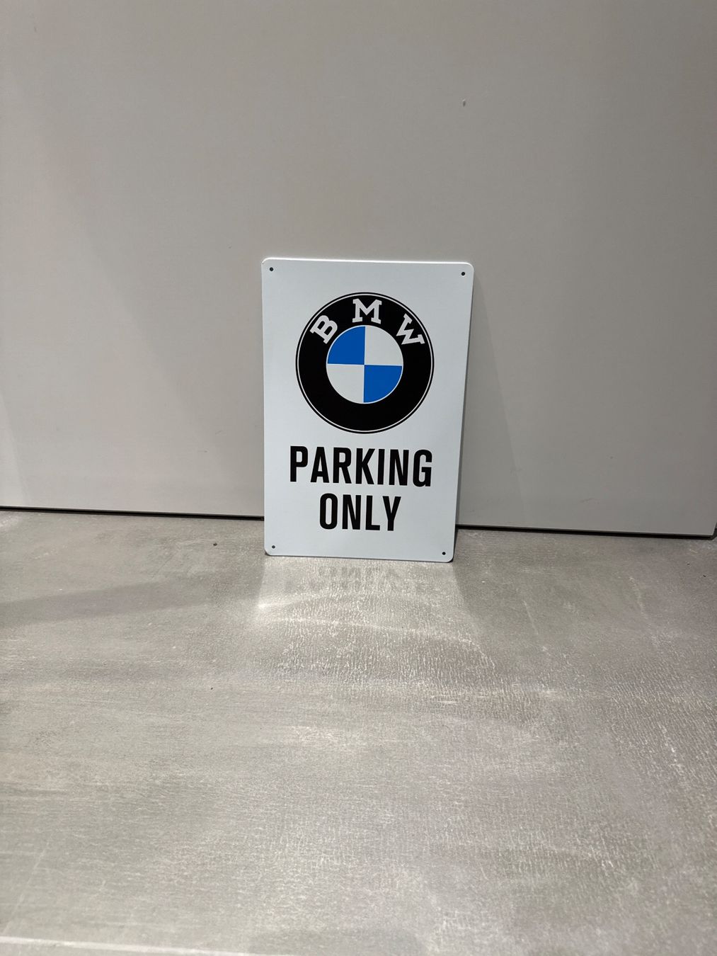 BMW Insegne: BMW PARKING ONLY SCHILD   / 1 Stück / BMW – Nuovo e nell'imballaggio originale da Seon venduto da Aaargauer01 4