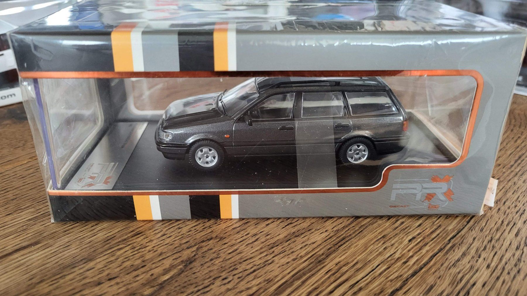 Modellini d'auto: VW Passat B4 Variant 1:43 PremiumX – Usato da Rothrist venduto da Juana5