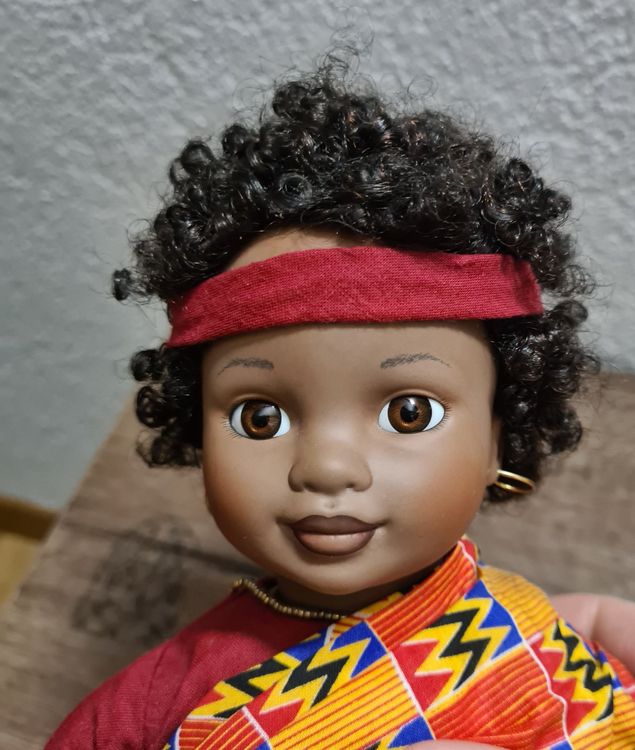 Porzellanpuppe "The Little Ashanti Weaver", Col. Kaufen