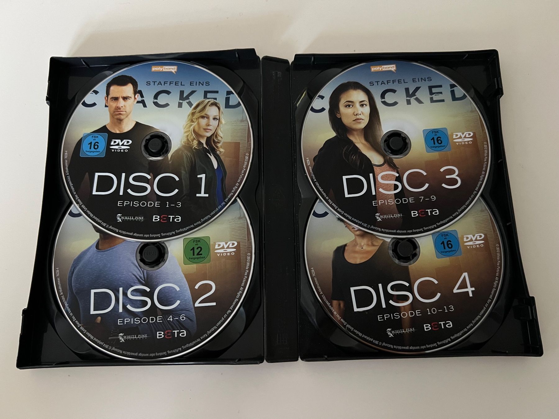 Tutti i DVDs: CRACKED - Die komplette Staffel Eins – Usato da Altstätten SG venduto da sheamus 2