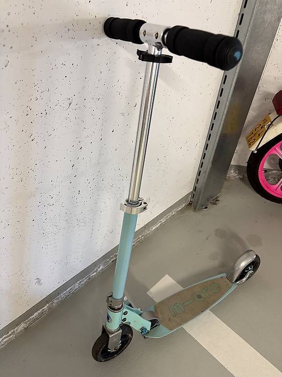 Micro Véhicules pour enfants: Trottinette MICRO – D'occasion à Vich par NatachaCK 1