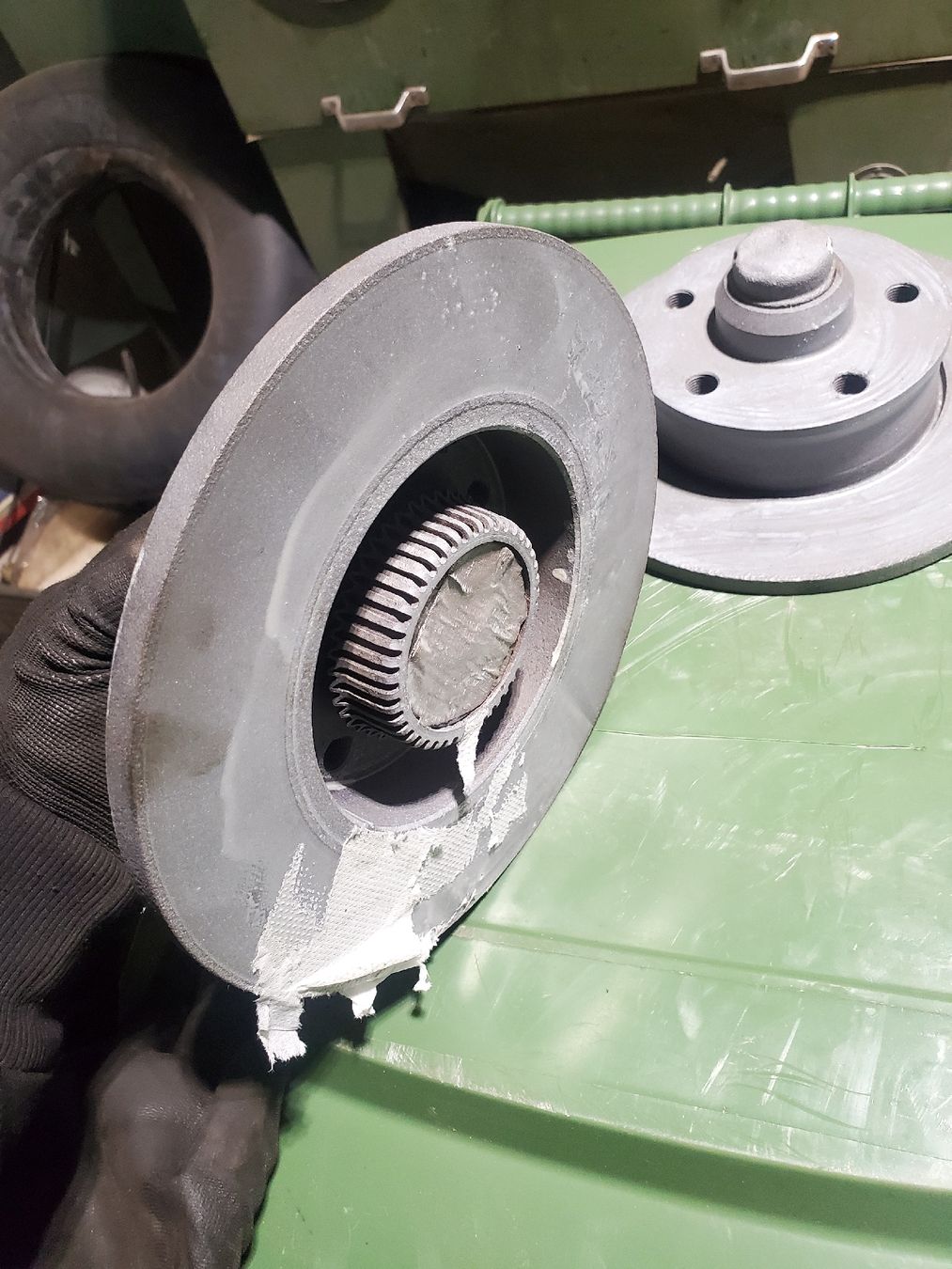 Volkswagen Tutti pezzi di ricambio auto: bremsscheiben vr6 gti 5x100 – Usato da Amriswil venduto da fat_y5h6 1