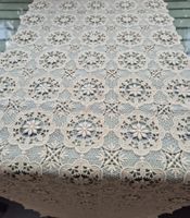 Elegante Tischläufer, beige Spitze