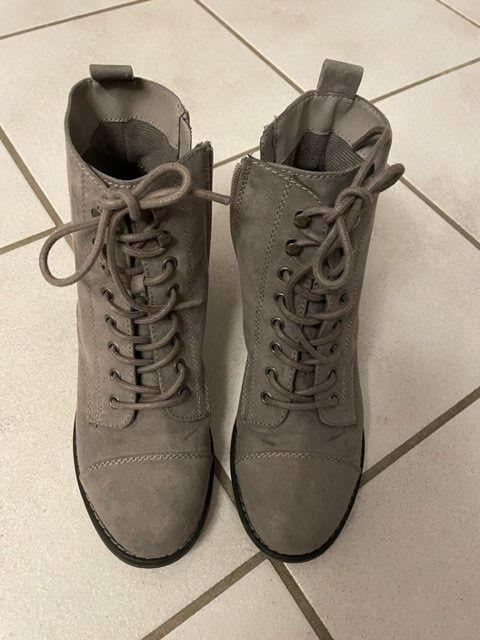 Graceland Scarpe da donna: graue Damenstiefeli Grösse 39 – Nuovo (secondo la descrizione) da Würenlingen venduto da Delfinli1