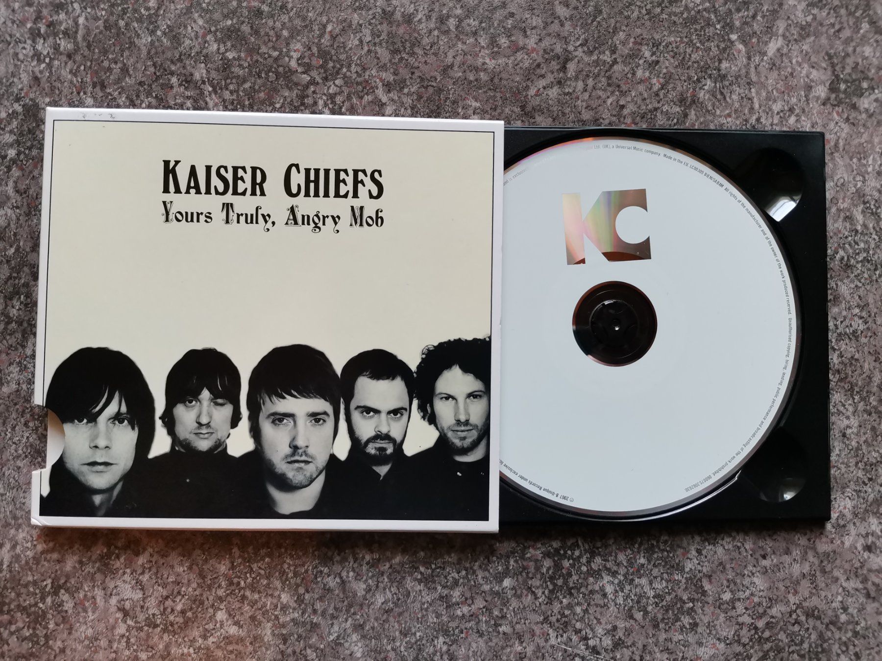 CD: Kaiser Chiefs - Yours Truly, Angry Mob – Usato da Biel / Bienne venduto da Music74 2
