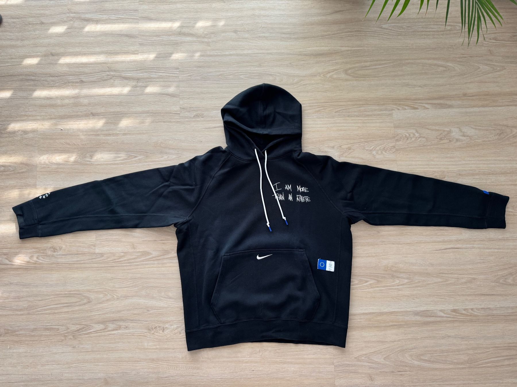 Nike Pulls & Sweat-shirts: Nike Kaputzen-Pullover schwarz, L – D'occasion à Maisprach par jokoundklaas 1