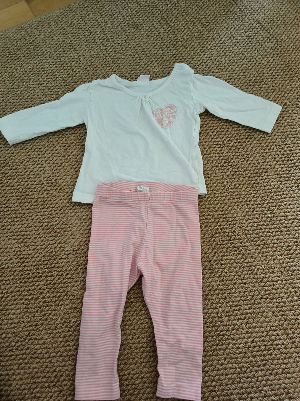 Lotti & Set di vestiti: Baby Kleider ,Grösse 74 /6-9 Monate – Usato da Oftringen venduto da WufffWuff 1