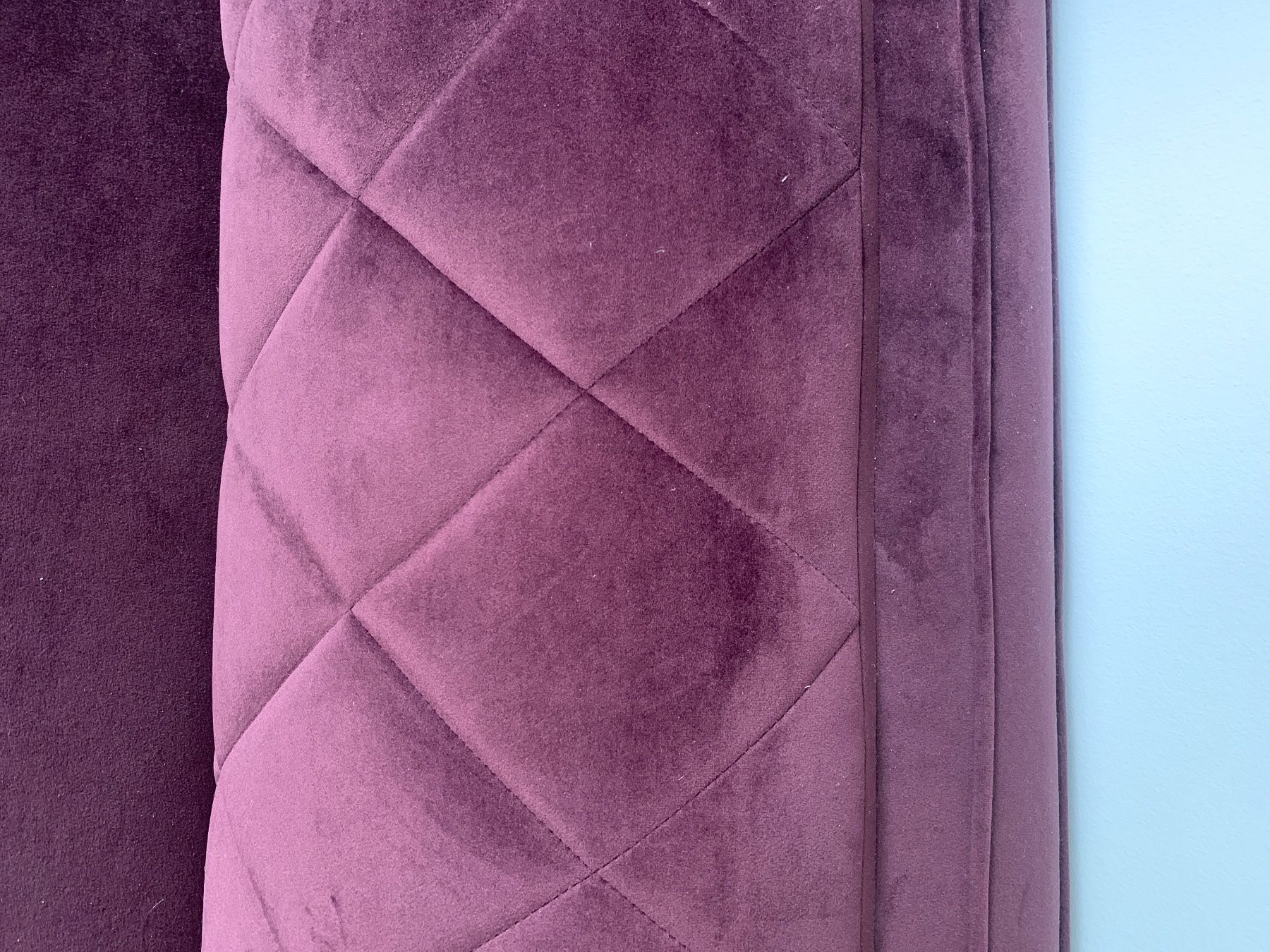 Interio Divani: Schönes Violettes Sofa Interio Samt – Usato da Gockhausen venduto da EliP07 1