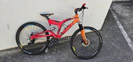 Cilo Savage Mountainbike vollgefedert mit 26-Zoll-Laufrädern