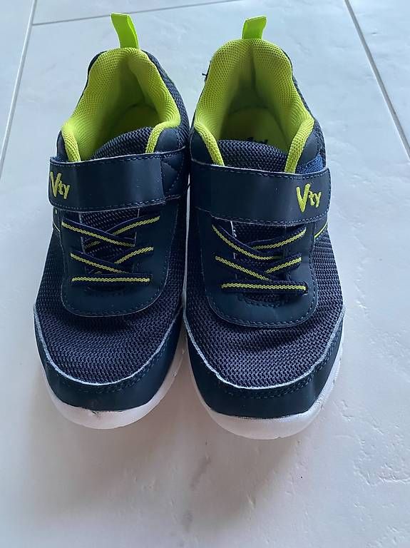 Victory Chaussures garçon: Hallenschuhe /  Turnschuhe Grösse 31 – D'occasion à Wagen par 20Ricola18