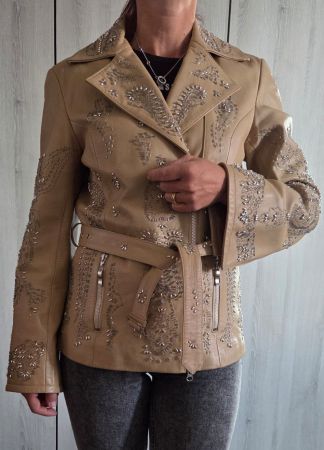 Veste en cuir Madeleine brodée de perles. En parfait état.