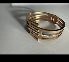 Goldfarbener Armreif mit Strass, neuwertig, Top Zustand!
