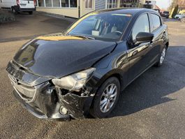 Mazda 2 Kleinwagen schwarz Unfallfahrzeug beschädigt
