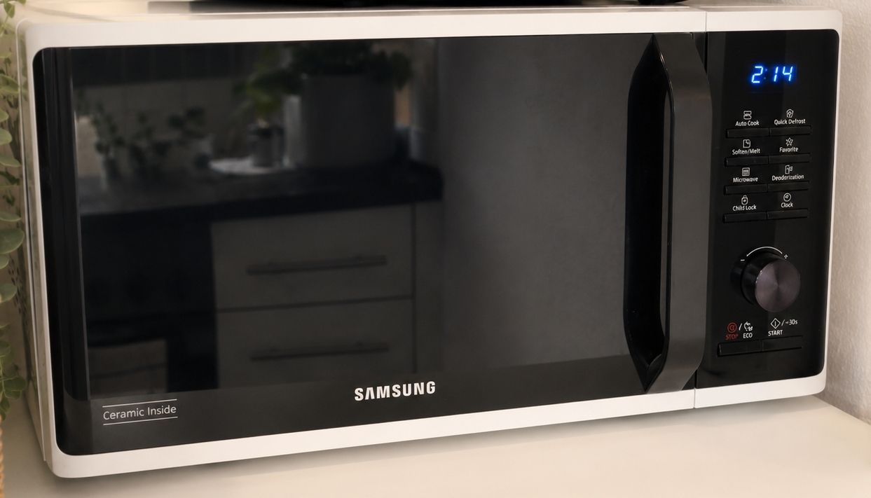 Küchengeräte: Samsung Microwave with Ceramic Inside - Great Condition! – Gebraucht aus Zürich von StefaniaSA