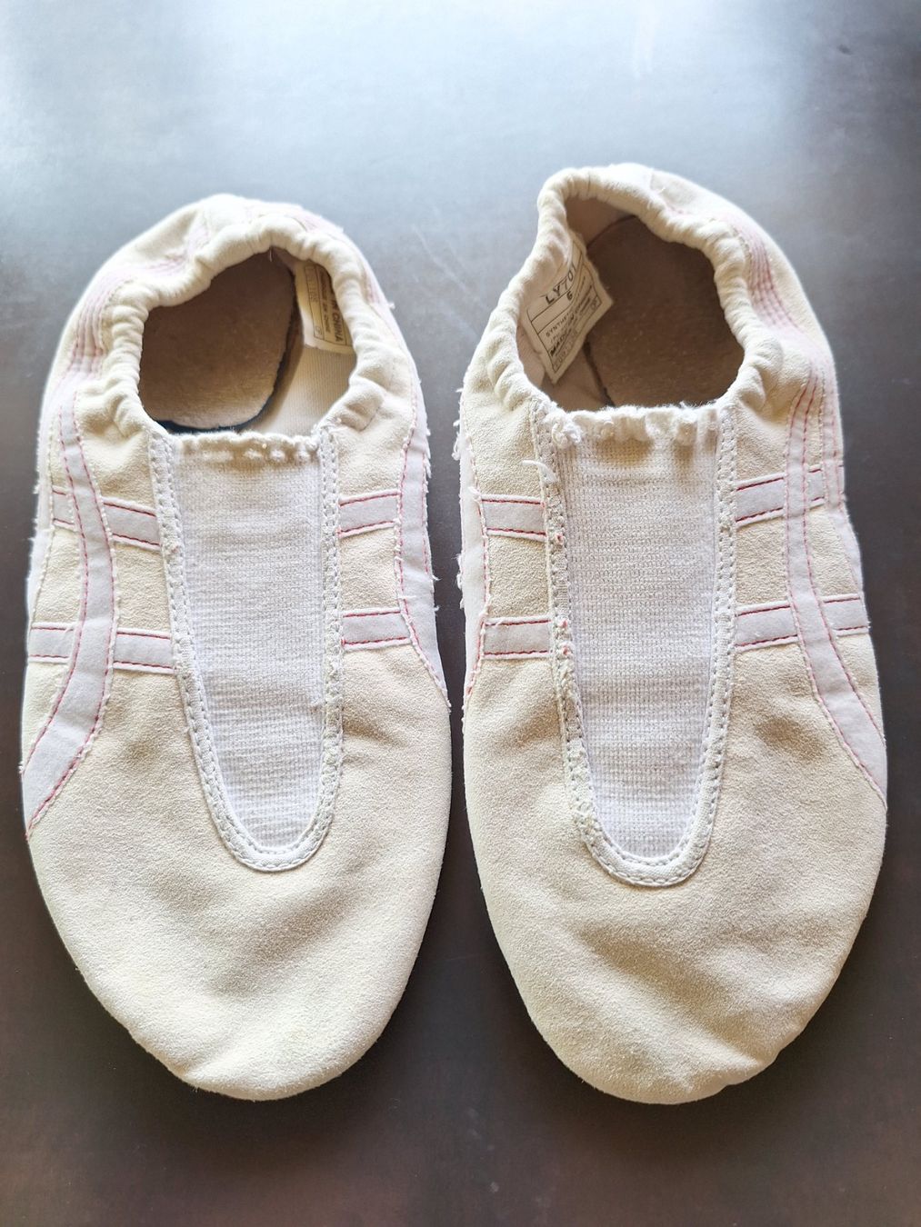 Asics Scarpe per ragazze: Geräteturnschuhe Asics Gr. 6 – Usato da Andelfingen venduto da Rihanna9 1