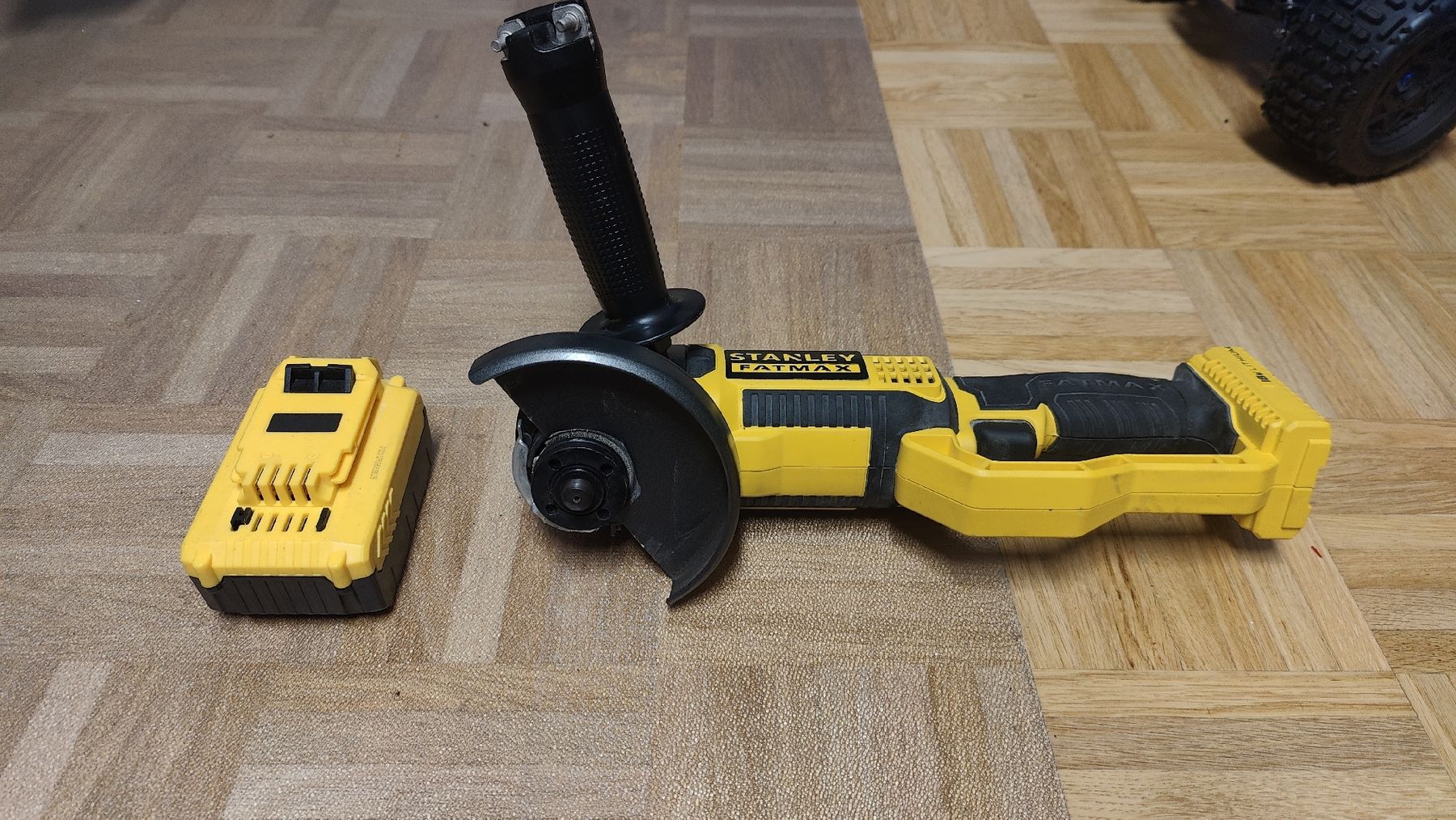 Stanley Tutte le macchine: Meuleuse d'angle Stanley Fatmax et accessoires – Usato da Neuchâtel venduto da AlexandreTamarc 2