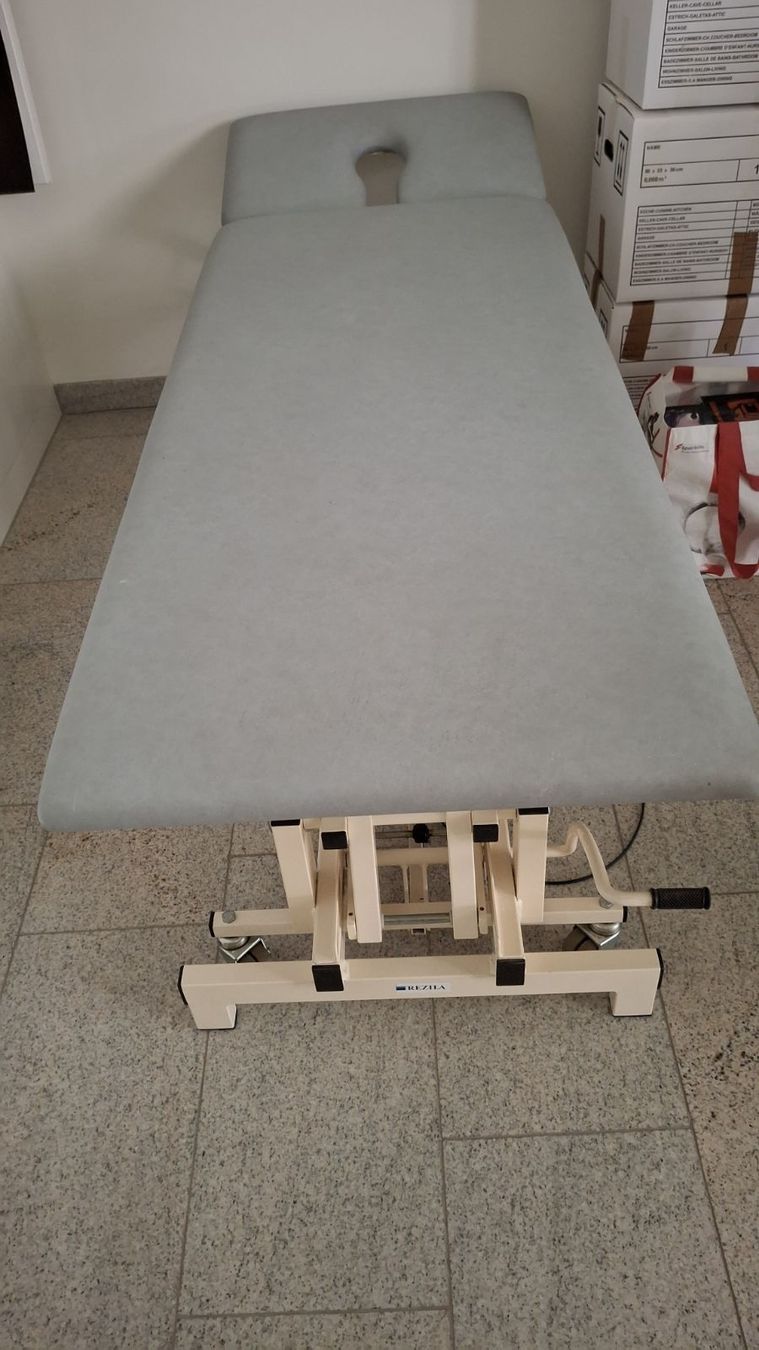 Sedie a sdraio: Professionelle Massageliege – Usato da Uetikon am See venduto da sum_q8ty