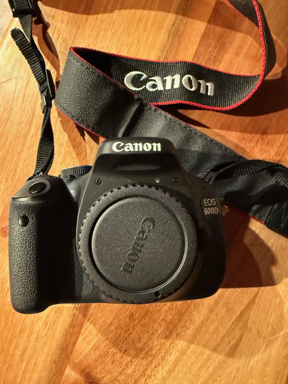 Canon Fotocamera: Canon EOS 600 D & chargeur – Usato da Champéry venduto da Madodusud358