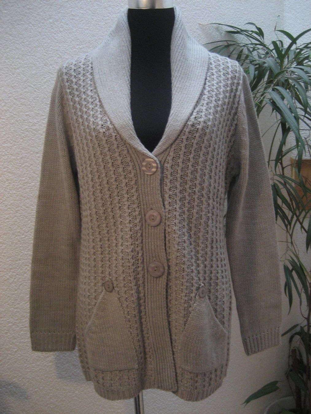 Maglioni & Felpe: Jaquette taille L Bluhmod, neuve – Nuovo e nell'imballaggio originale da Delémont venduto da marryb