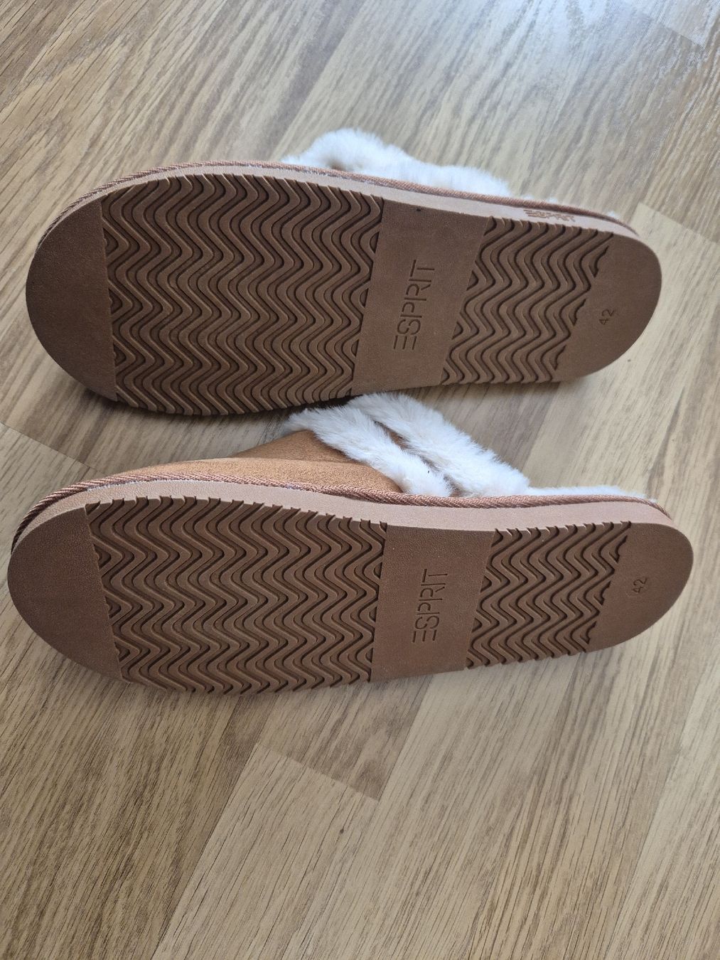 Damenschuhe: Esprit Hausschuhe  Grösse 42 warm – Gebraucht aus Langenthal von Polarisstern 3