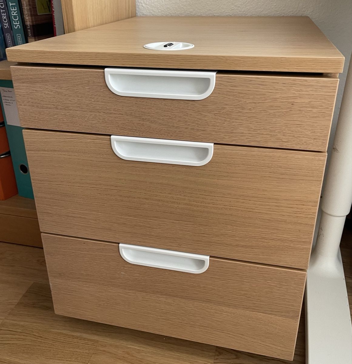 Ikea Korpus: Schöner Büro-Korpus von Ikea – Gebraucht aus Küssnacht am Rigi von TheMarket55 1