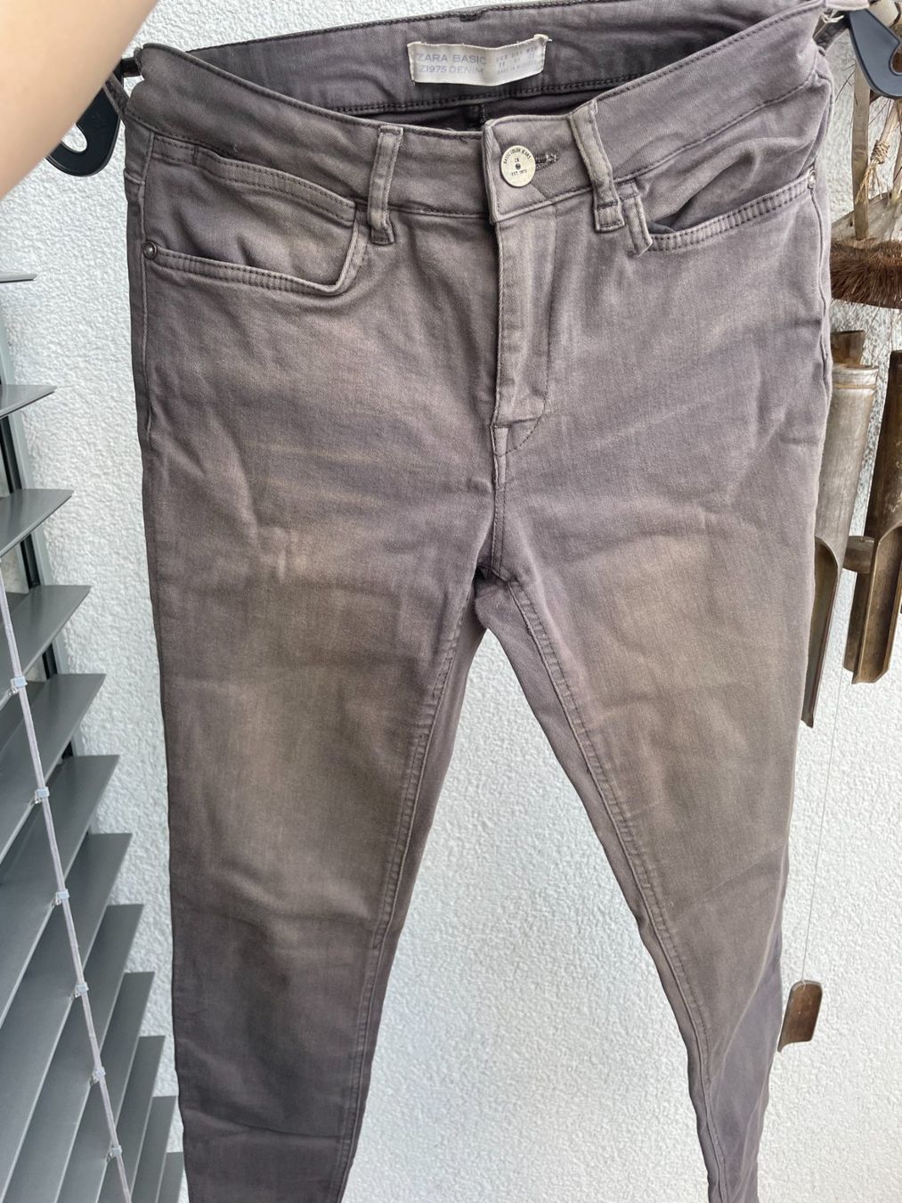 Zara Jeans: Zara Basic Jeans, Gr. 36, grau – Nuovo (secondo la descrizione) da Spreitenbach venduto da Webtempel 3