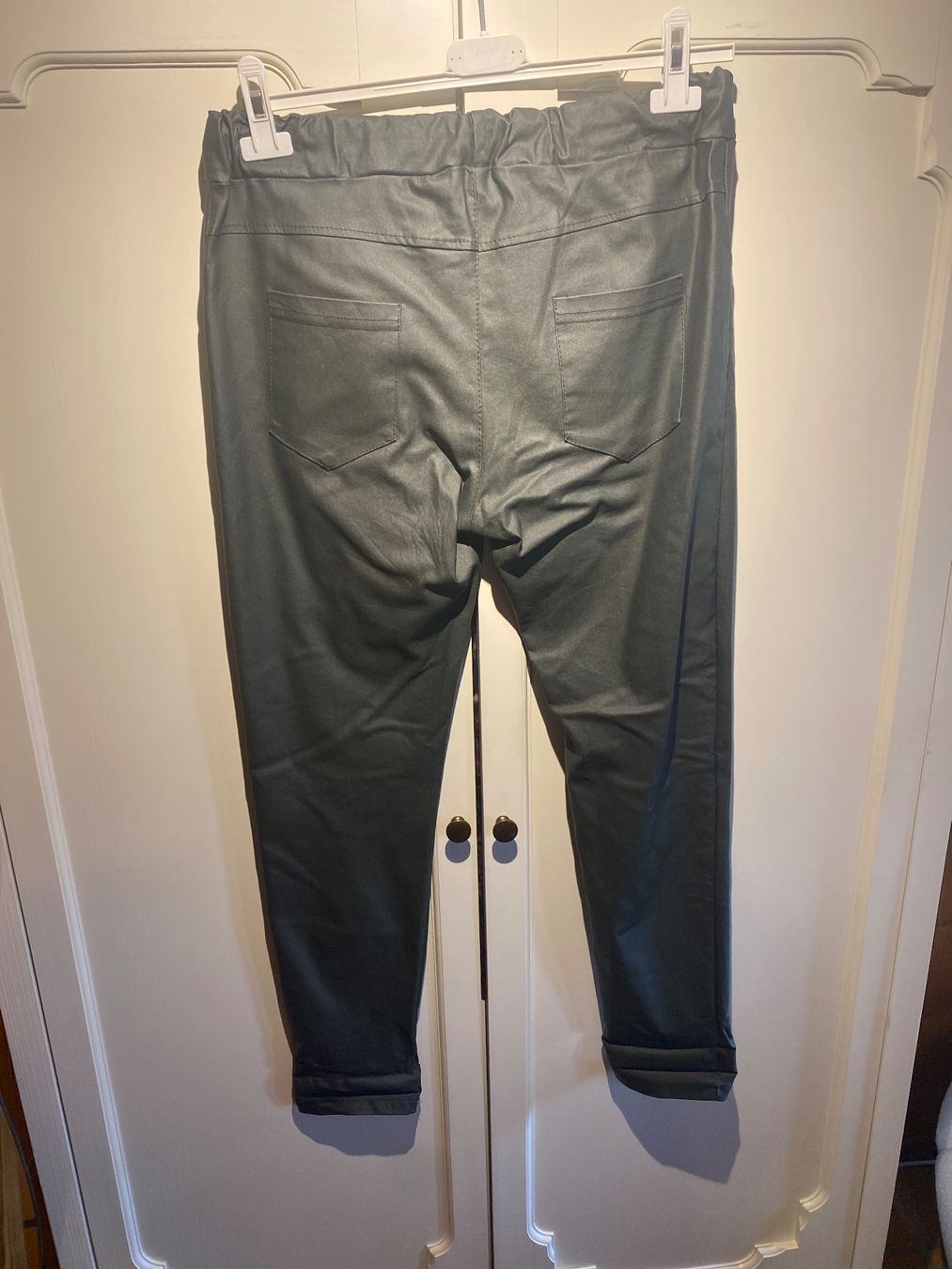 Hosen: DAMENHOSE LEDEROPTIK-OLIVEGRÜN – Neu und originalverpackt aus Meienried von ManuelaBoutique 4