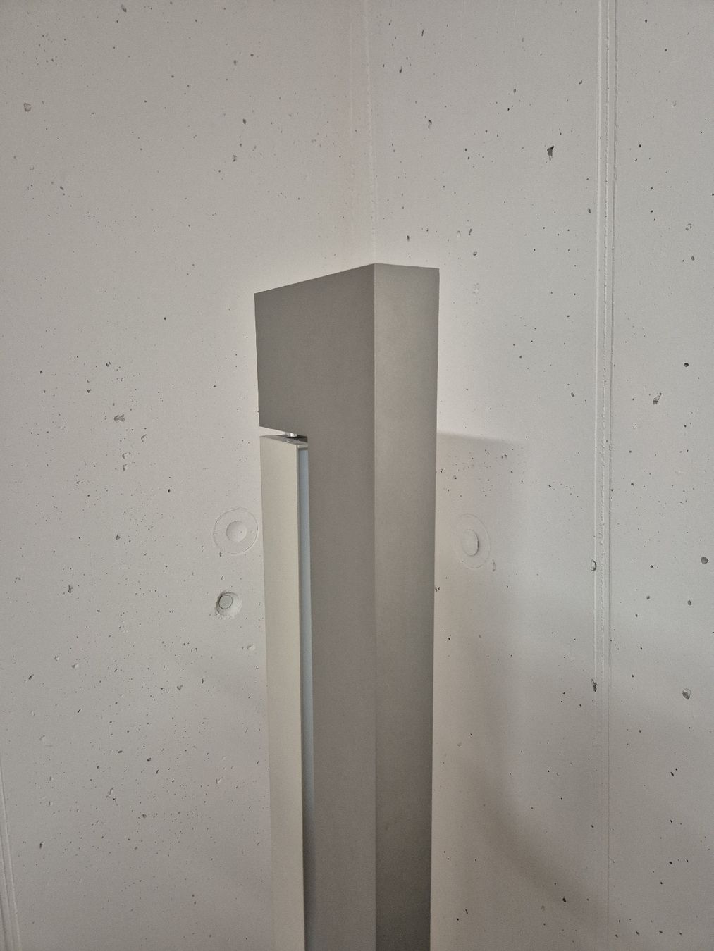 Lampen: Nemo Ara Floor Stehleuchte  Farbe silber matt  / hell – Gebraucht aus Zürich von Corrosion 4