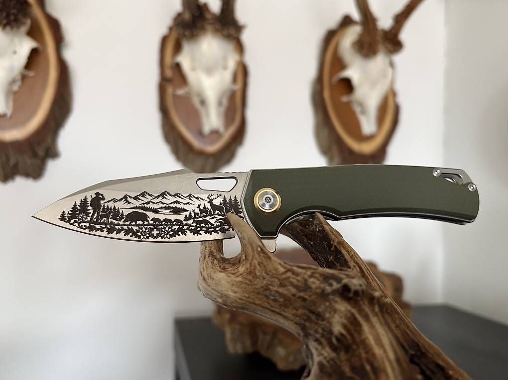 Coltelli tascabile: Taschenmesser mit jagdlicher Gravur – Nuovo e nell'imballaggio originale da Rickenbach ZH venduto da Pumba_500