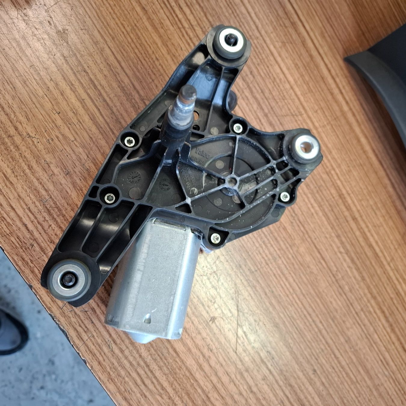 BMW Accessori per altri veicoli: Valeo BMW E84 Scheibenwischermotor hinten – Usato da Adligenswil venduto da Exnovo 4