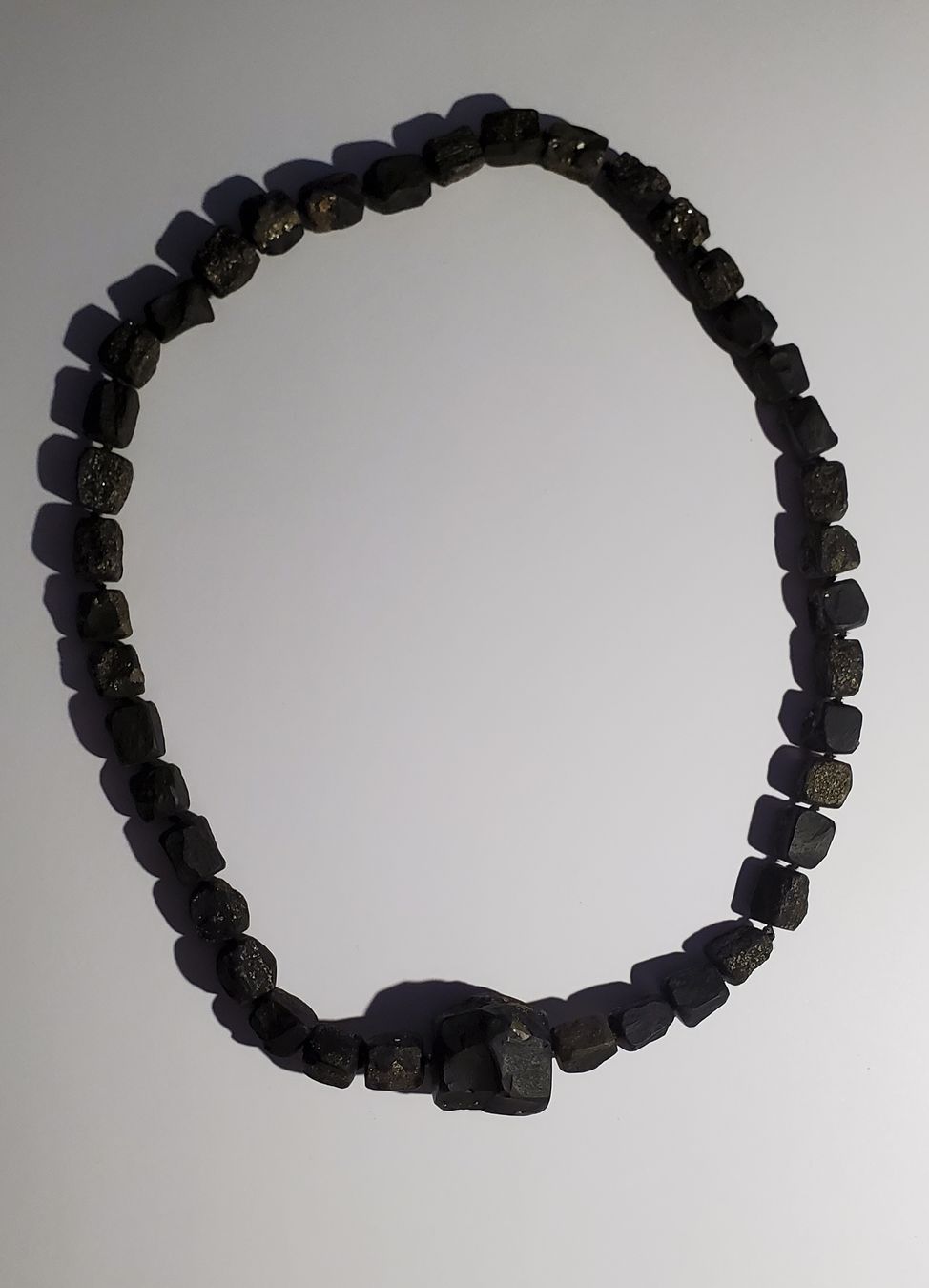 Catenine: Collier shunguite pyrite – Usato da Bex venduto da Eezolyl