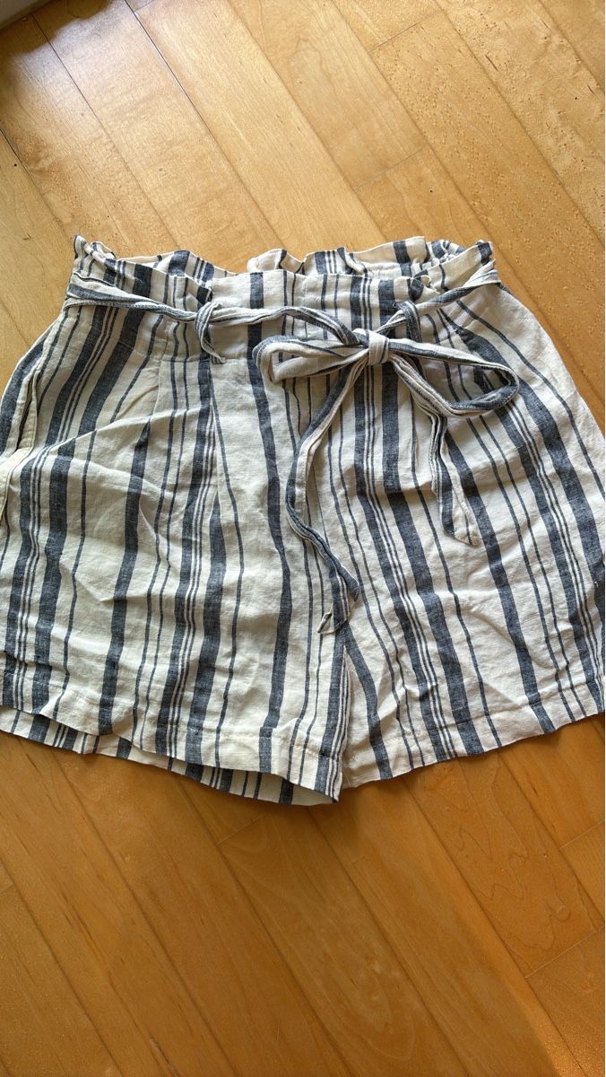Zara Pantaloni: Sommerliche Hose mit Bindegürtel, Grösse xs – Usato da Zürich venduto da chi_2svv