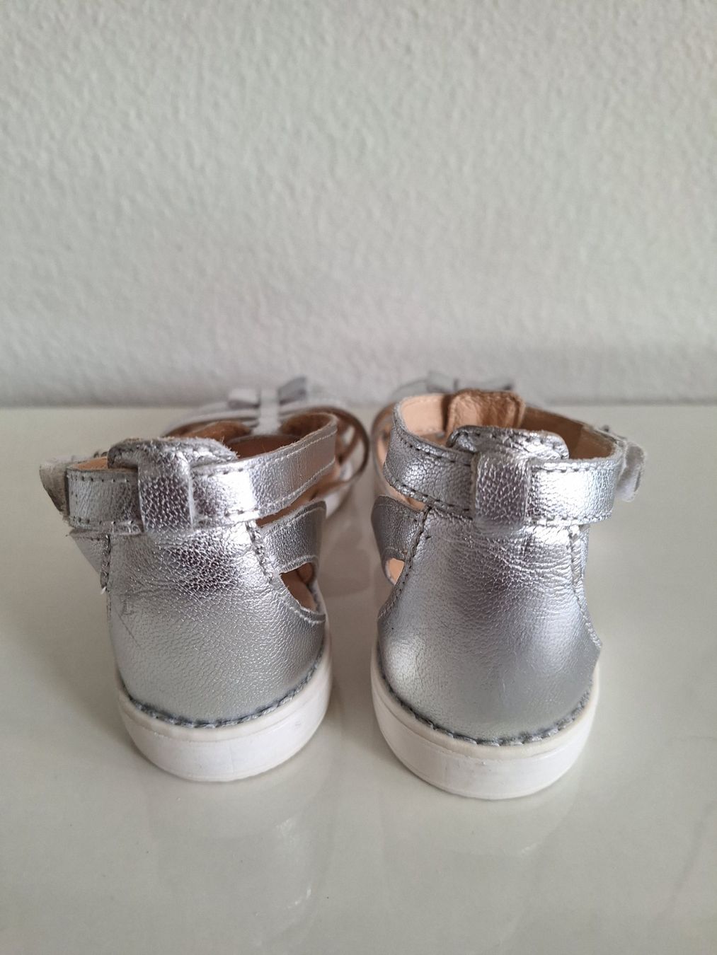 Scarpe per ragazze: Sommer Sandalen, silber, Gr. 34, Mädchen, NEU – Nuovo (secondo la descrizione) da Worb venduto da nfsolutions 2