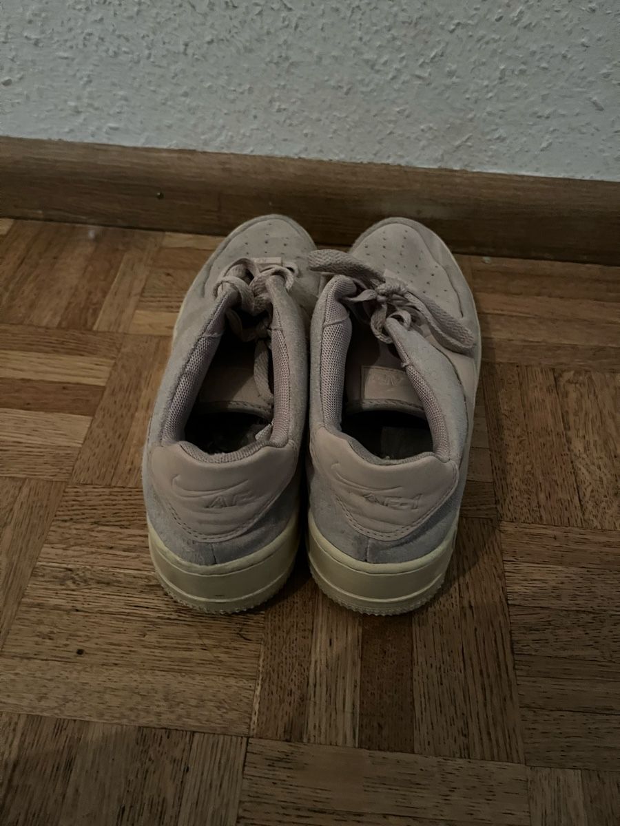 Nike Chaussures femmes: Baskets Nike rose – D'occasion à Genève par soraia.simao