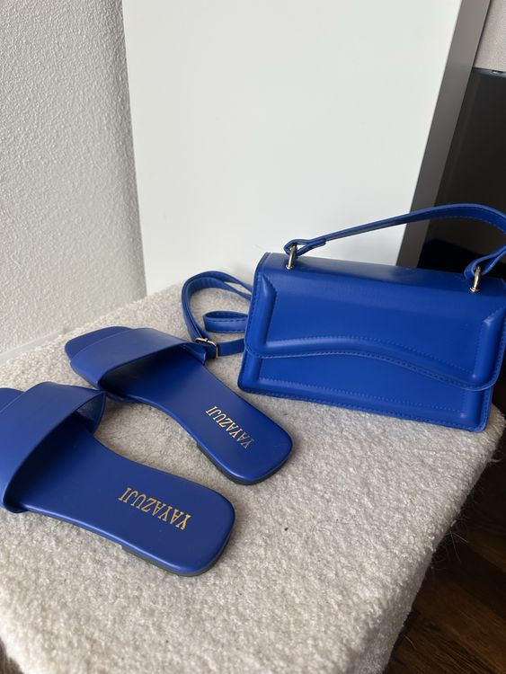 Sacs femmes: Blaue Handtasche & Pantoletten Set – D'occasion à Villmergen par mel_5ywd 2