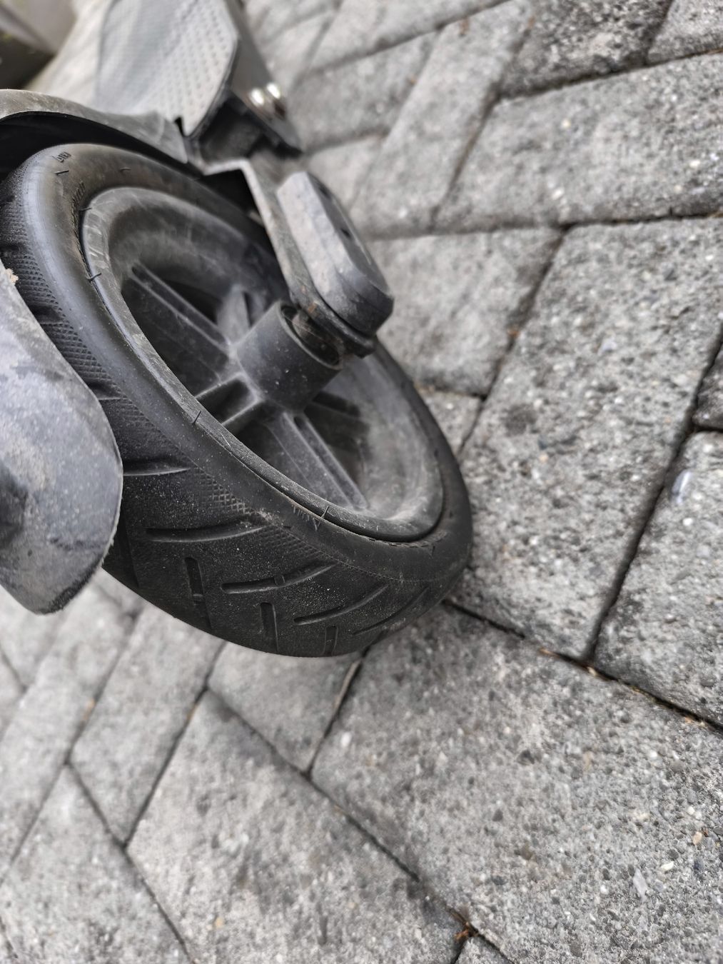 Kickboard: E-scouter Trottinett – Défectueux à Buchs SG par Cor-Pie 4