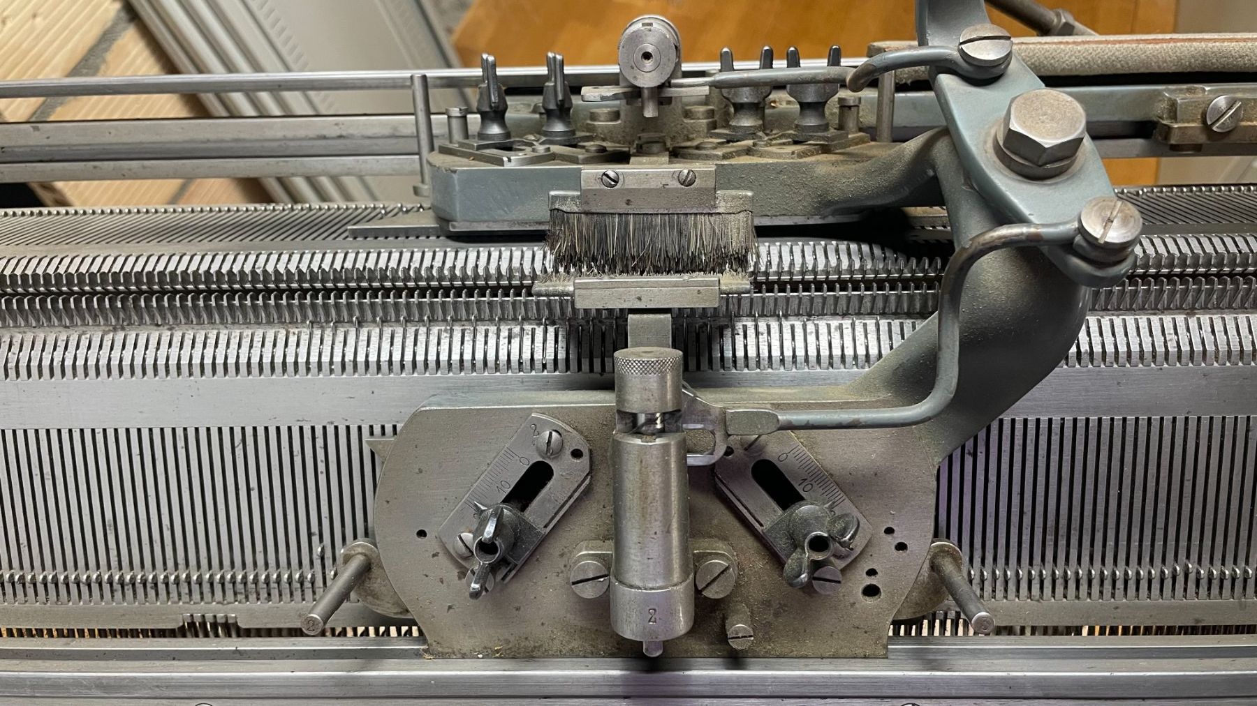 Tutte le macchine: Antike Strickmaschine Marke Dubied – Usato da Udligenswil venduto da Quarz2002 7