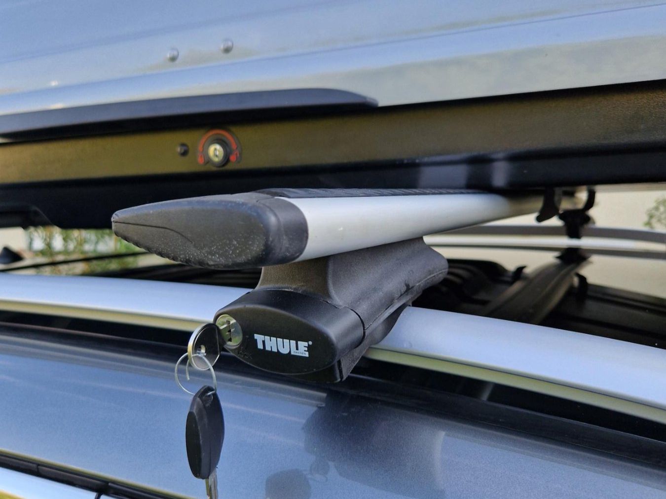 Thule Box da tetto: Dachbox Thule inkl Träger – Usato da Richterswil venduto da Sifon 9