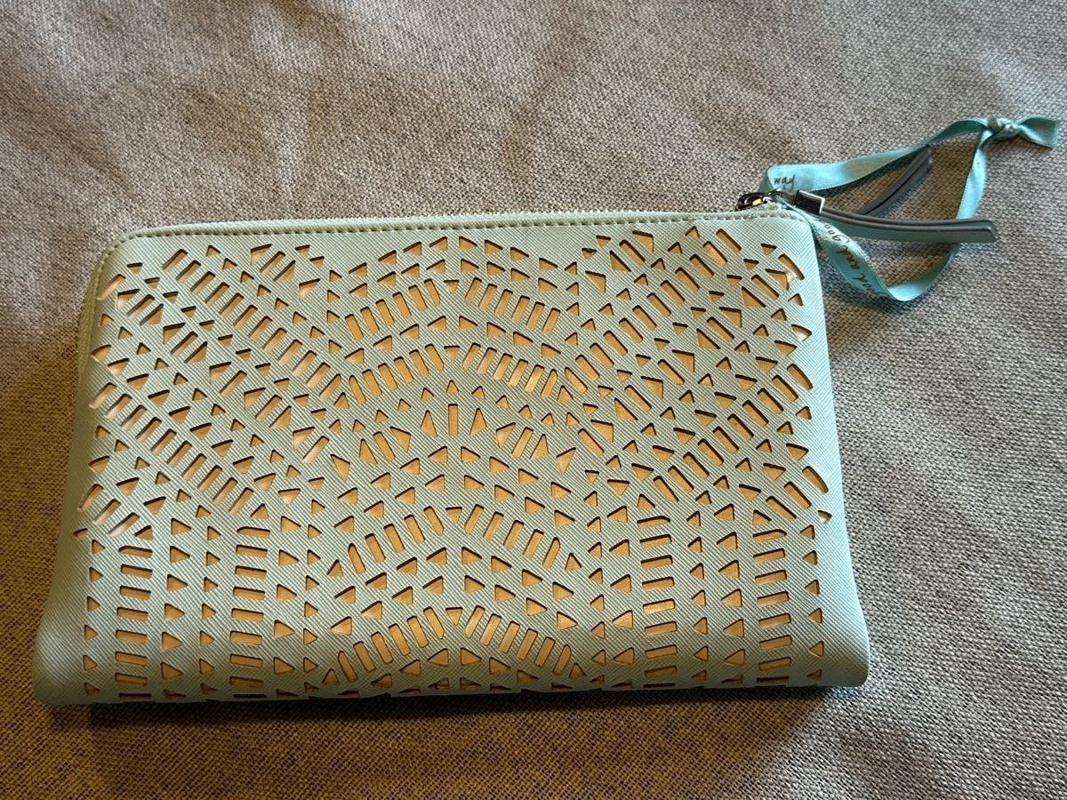 Borse da donna: NEU: Stella & Dot Clutch Hellblau – Laser-Cut Design – Nuovo e nell'imballaggio originale da Märstetten venduto da chr_k789 2