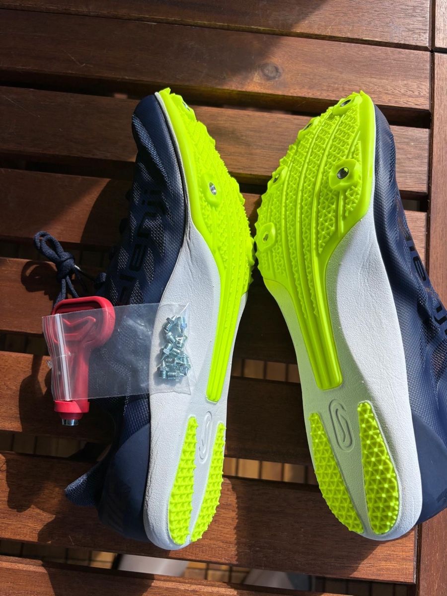 Scarpe da uomo: Chaussures d'athlétisme neuves, pointure 46. – Nuovo e nell'imballaggio originale da Le Grand-Saconnex venduto da EwanJ18 2