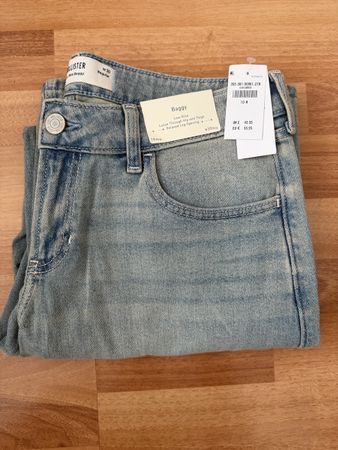 Hollister Low-Rise Baggy Jeans – W30 Regular