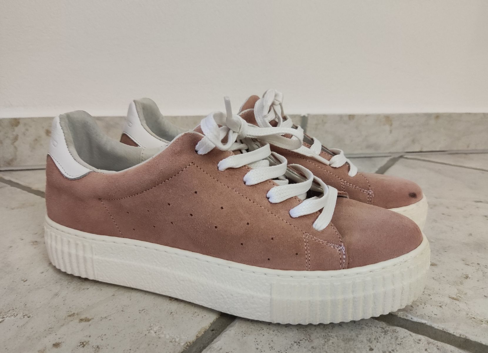 Scarpe da donna: ONOFAKIND Damenschuh Grösse 38 – Usato da Chur venduto da Rodanisa